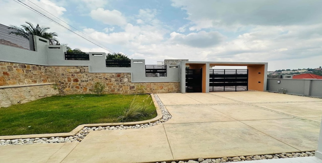 properties/UKWWtqYW6y5EeSfir2WUkCsbDM6yLFpYzhdOgXzk.jpg